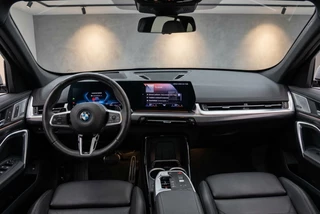 BMW X1 xDrive23i M Sport 218PK Panorama | Leder | Harman | HUD | 360° Camera | 20" LM / 12