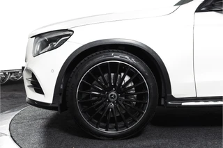Mercedes-Benz GLC Coupé 250 4MATIC 211 PK Premium AMG Line  | S/K-Panodak | Cruise | Stoelverw. | PDC | Camera | App. Connect | ECC | LM 21" | / 45