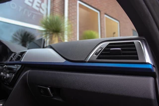 BMW 3-serie Touring 318i Centennial Executive M-sport | 2e eigenaar | HiFi audio | Navigatie | Bluetooth | Climate control | M-sportstuur | Cruise control | PDC | 18 inch | Trekhaak / 33