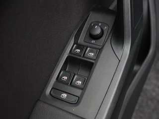 SEAT Arona 1.0 TSi 115 Pk Fr Business Intense | Carplay | Cruise Control | Climate Control | Camera | Parkeersensoren | 17 Inch / 20