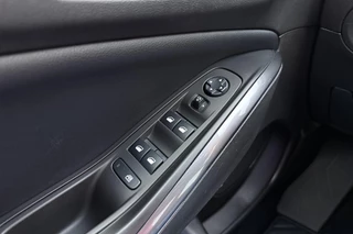 Opel Grandland X 1.2 Turbo Business Executive | Electrische achterklep | Navigatie | Camera | Half lederen bekleding | DAB radio | Apple Carplay | Extra getint glas / 19