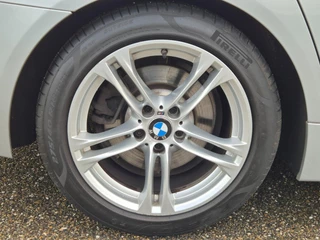 BMW 5 Series 520i High Executive M Sport Schuifdak Apple CarPlay 2e eigenaar dig. Dash NAP NL / 24