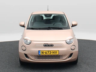 Fiat 500 3+1 Icon 42 kWh | Navigatie | Climate Controle | 17 Inch | Parkeersensoren | Bluetooth | 40.959 Km!! / 6
