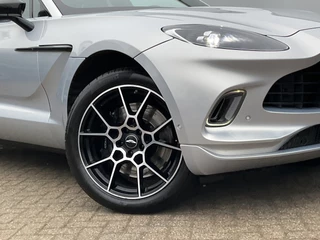 Aston Martin DBX 4.0 V8 360° Memory Stoelverw/koeling Sfeerverl Pano Lightning Silver / 46