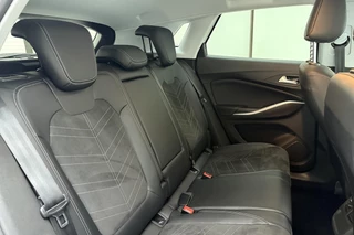 Opel Grandland 1.2 Turbo Ultimate | AGR - Stoelen | Climate & Cruise Control | 19INCH | Elektrische Achterklep | Stoelverwarming | / 17
