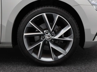 Škoda Superb Combi 1.4 TSi 218 Pk iV Sportline Business | Trekhaak | Stoelverwarming | CarPlay | Camera | Cruise Control | Navigatie | Full LED | 19 Inch | 91.754 Km !! / 6