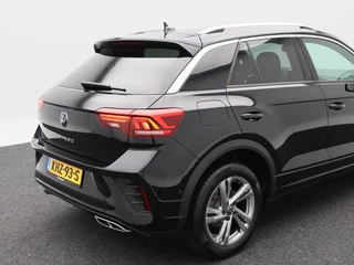 Volkswagen T-Roc 1.5 TSi 150 Pk Automaat R-Line Business | Trekhaak | Stoelverwarming | Camera | Adaptive Cruise | Carplay | Navigatie | 17 Inch | 20.604 Km !! / 17