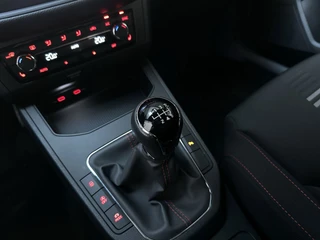 Seat Ibiza 1.0 TSI 110pk FR Business Intense Plus Stoelverwarming Parkeersensoren Navigatie DAB+ / 26