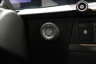 Opel Astra 1.2 Elegance 130 PK Automaat | Navigatie | Climate control | Keyless | Lichtmetalen velgen | Camera | Getint glas | Cruise control | Parkeersensoren | Demo | / 25