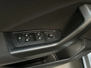 Volkswagen T-Roc 1.5 TSI 150pk DSG Life Navigatie Trekhaak Parkeersensoren App-Connect DAB+ / 20