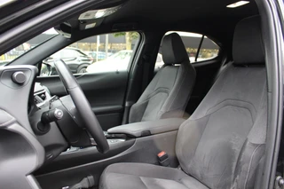 Lexus UX 250h Preference Line NL-AUTO NAVI BLIND SPOT PARKEERSENSOREN SMART-ENTRY APPLE CARPLAY / 15