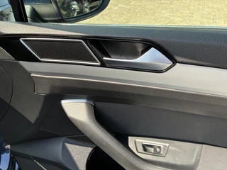 Volkswagen Passat 1.8 TSI Business Edition R Automaat | Climate control | Achteruitrij camera | Navigatie | Elektrisch Pakket | Afneembare Trekhaak | Ergo-Comfort stoel | Parkpilot | LM-Velgen | LED Verlichting / 45