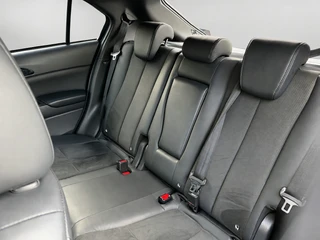 Mitsubishi Eclipse Cross 2.4 PHEV Intense+, trekhaak, stoelverwarming, achteruitrijcamera, vele opties / 22