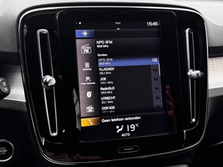 Volvo XC40 1.5 T3 Momentum Pro | NL-Auto | Elek. Achterklep | Parkeersensoren | Navigatie / 19