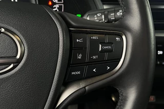 Lexus UX 250h F Sport Line | CAMERA | ADAPTIVE | KEYLESS | CARPLAY / 22