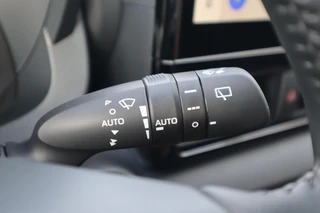 Toyota Yaris 1.5 Hybrid 115 DYNAMIC NIEUW DIRECT LEVERBAAR! STOEL/STUURVERW PARK-SENSOREN BLIND SPOT NAVI 17'' LM-VELGEN CAMERA APPLE/ANDROID / 26