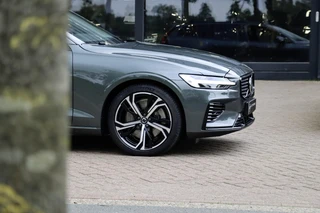 Volvo V60 T8 AWD Plus Dark / 20
