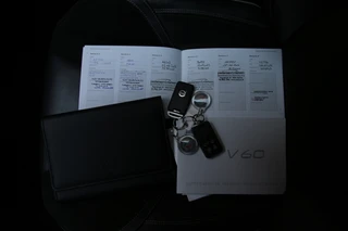 Volvo V60 2.0 T4 Momentum R-Design Camera achter | Parkeersensoren V+A | Navi / 29
