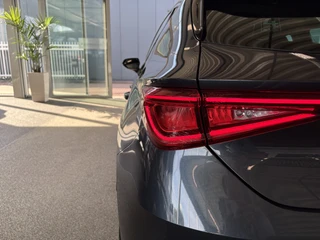 SEAT Leon 1.5 eTSi DSG 150pk FR Bns. Intense KEYLESS/CAMERA/VIRTUAL/18INCH/WINTERPACK / 55