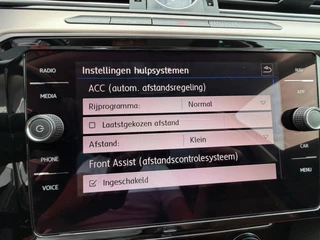 Volkswagen Passat Variant 1.4 TSI ACT Highline Business R / Pano / Massage / Camera / Sportleder / Trekhaak / Zeer mooie auto ! / 34