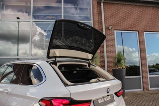 BMW 5-serie Touring 540i xDrive High Executive Luxury-Line | 1e eigenaar | Achterasbesturing | Cruise control adaptief | Apple carplay | Adaptief LED | DAB | Panoramadak | HiFi audio / 36