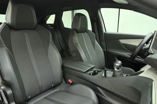 Peugeot 3008 1.2T 130pk GT | Achteruitrijcamera | Parkeersensoren V+A | Cruise & Climate control | Navi | Apple Carplay / Android Auto / 14