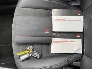 Mitsubishi Outlander 2.4 PHEV Intense+ 4WD 225 pk AUT. | 1e eigenaar | navigatie | trekhaak | elektr. v. stoel | carplay | alcantara / 35