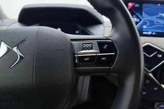 DS 3 Crossback E-Tense Performance Line+ 50 kWh | Navigatie | Camera | Keyless | Lichtmetalen velgen | Parkeersensoren | Extra getint glas / 26