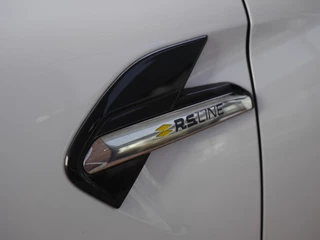 Renault Captur 1.3 mild hybrid 140 RS Line | Stoel en stuurverwarming | Achteruitrijcamera| 18 inch lichtmetalen velgen | Adaptive cruise control | Climate control | Trekhaak / 40