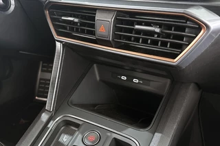 CUPRA Leon Sportstourer 1.4 e-Hybrid Achteruitrijcamera 18" Stoelverwarming Carplay / 37