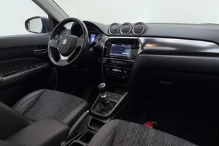 Suzuki Vitara 1.4 Boosterjet Style Smart Hybrid 129pk | Panoramadak | Trekhaak | Climate Control | Cruise Control Adaptief | Camera | Stoelverwarming | Navigatie | Parkeersensoren / 15