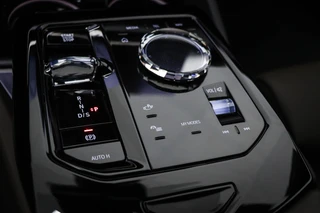 BMW 5-serie Touring 550e xDrive | INNOVATION / M SPORT PRO- PACK | PANORAMADAK | HEAD UP | STUURVERWARMING | 360 CAMERA | 20" / 40