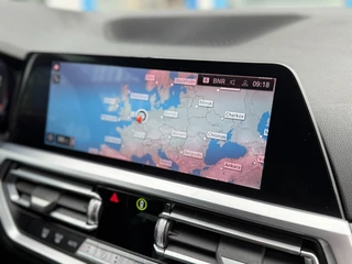 BMW 3 Serie 318i Executive Edition Sport Line I LED I Carplay I Sportstoelen / 27