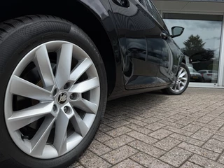 Škoda Superb COMBI 1.5 TSI ACT Business Edition - Automaat Stoelverw. Navi Camera 17inch LMV / 5