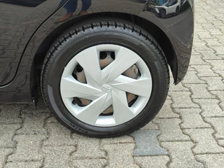 Toyota Aygo 1.0 VVT-i X-WAVE CABRIO / 32