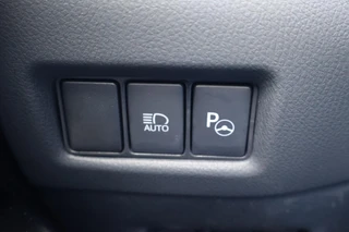 Toyota C-HR 1.8 Hybrid Bi-Tone STOEL/STUURVERW PARK-SENSOREN DODEHOEK DETECTIE LM-VELGEN BLUETOOTH CAMERA LED / 18
