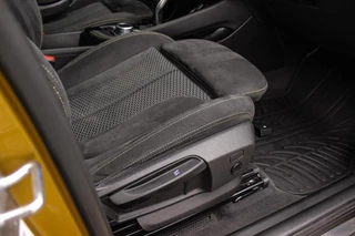 BMW X2 sDrive18i High Executive M-sport | 2e eigenaar | Driving Assistant | Panoramadak | 19 inch | Keyless entry | Head-up | Shadow line | HiFi audio | Stoelverwarming | Alcantara / 17
