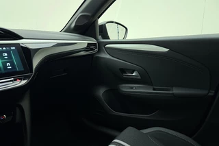 Opel Corsa Electric Long Range GS 51 kWh | Keyless Entry & Start | Climate Control | Navigatie | Extra getint glas | Camera | Parkeersensoren voor & achter | Full LED / 29