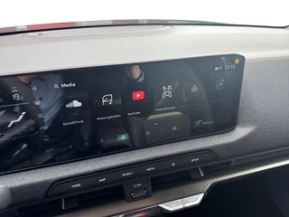 Kia EV2 Plus 42.2 kWh 3.000,- Inruilkorting | Privacy Glass | 18" lichtmetalen velgen | Warmtewerend glas rondom | Draadloze oplader voor smartphone / 32
