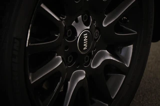 MINI 5-Deurs 1.5 Cooper Business Edition | CLIMA | STOELVERWARMING | DAB | APPLE | MOONWALK GREY / 25