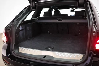BMW 5-serie Touring 530e xDrive M-Sport | LEDER | STOELVERWARMING | TREKHAAK | 19" / 15
