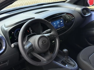 Toyota Aygo X HYBRID 115 PULSE APPLE/ANDROID KEYLESS PARK-SENSOR CAMERA CLIMA 17"LMV EL-SPIEGELS PRIVACY-GLASS / 7