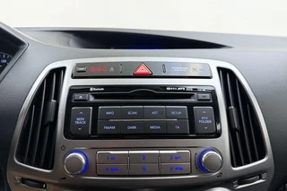 Hyundai i20 1.2i i-Vision / 24