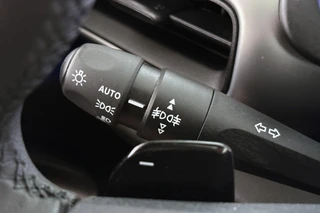 Jeep Avenger 1.2 e-Hybrid Summit Keyless Navigatie Elektrische Achterklep / 38