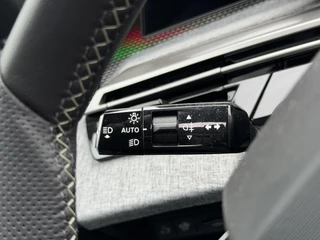 Peugeot e-3008 Launch Edition Dual Motor 73 kWh 325PK Automaat Navigatie, Rondomzichtcamera, Keyless, Panoramadak, Stoel & Stuurwielverwarming, Apple Carplay, Android Auto / 31