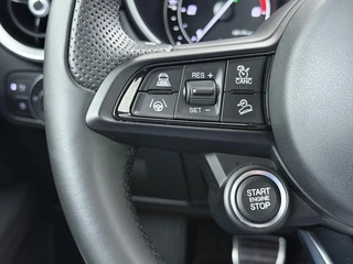 Alfa Romeo Stelvio 2.2 JTD AWD Veloce Automaat | VAN: € 34.900- VOOR: € 32.877,- UW HERFSTVOORDEEL: € 2.023,- | CAMERA| STOEL + STUURVERWARMING + MEMORY| KEY LESS ENTRY | LEDER | ADAPT. CRUISE CONTROL | 12 MND BOVAG GARANTIE / 32