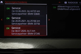 BMW 1-serie 118i Executive Edition | HALF LEDER | DAB | APPLE | DRAADLOZE LADER | CAMERA | 17" / 50