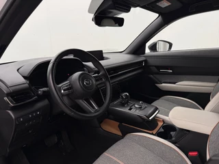 Mazda MX-30 E-SkyActiv R-EV 170 Makoto | Automaat | Adaptive cruise | Stoelverwarming | Head-up display | CarPlay | Camera / 7