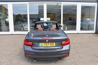 BMW 2 Serie Cabrio M235i xDrive Centennial High Executive Cruise Control, Airco, Apple Carplay, Camera, Navigatie, Prijs Is Rijklaar Inclusief 6 Maanden Garantie / 11