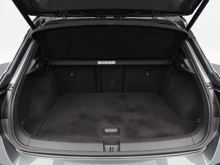 Volkswagen T-Roc 1.5 TSi 150 Pk Automaat R line | Black Style | Trekhaak | Stoelverwarming | Panorama dak | Camera | Adaptive Cruise | Climatronic | Carplay | 19 Inch | 58.509 Km !! / 18